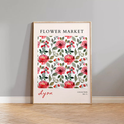 赤とピンクの花と緑の葉の花柄に、FLOWER MARKETとLyonの文字を添えた縦長アートポスター
