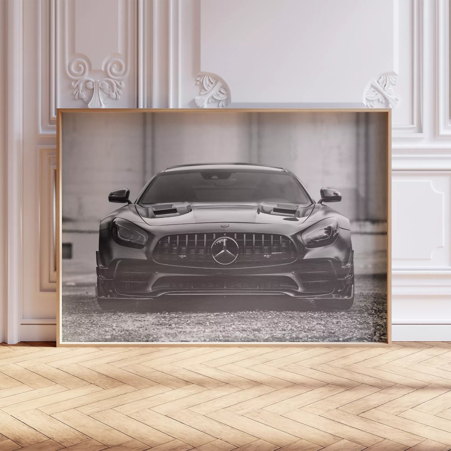 メルセデスAMG GTの迫力ある正面モノクロ写真、スポーツカーアート