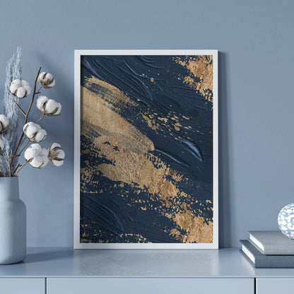 ブルーの壁とコットンフラワーに合わせた、ネイビー×アンバーの抽象画アートポスター