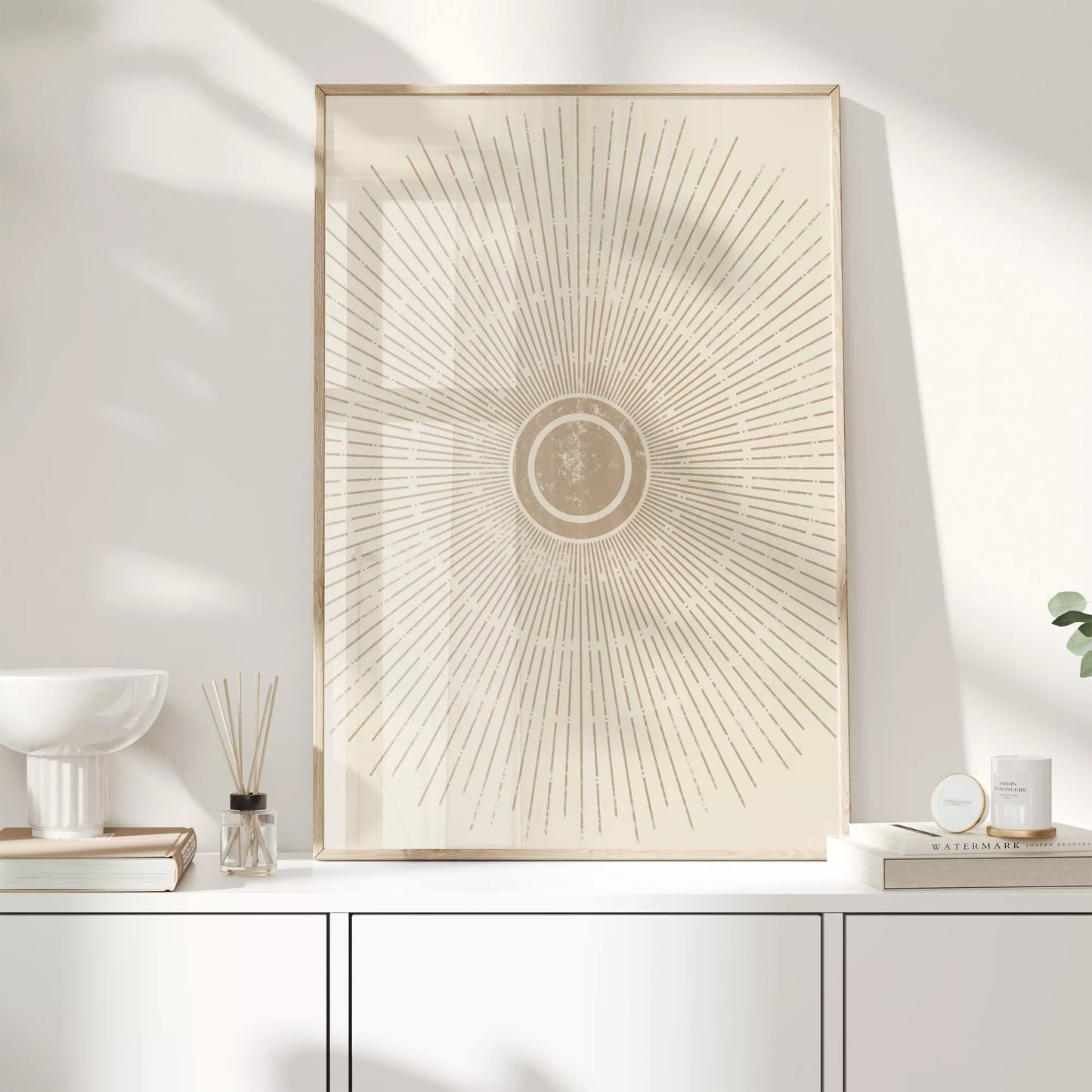優雅な放射状デザイン、ベージュゴールドの日の出アート