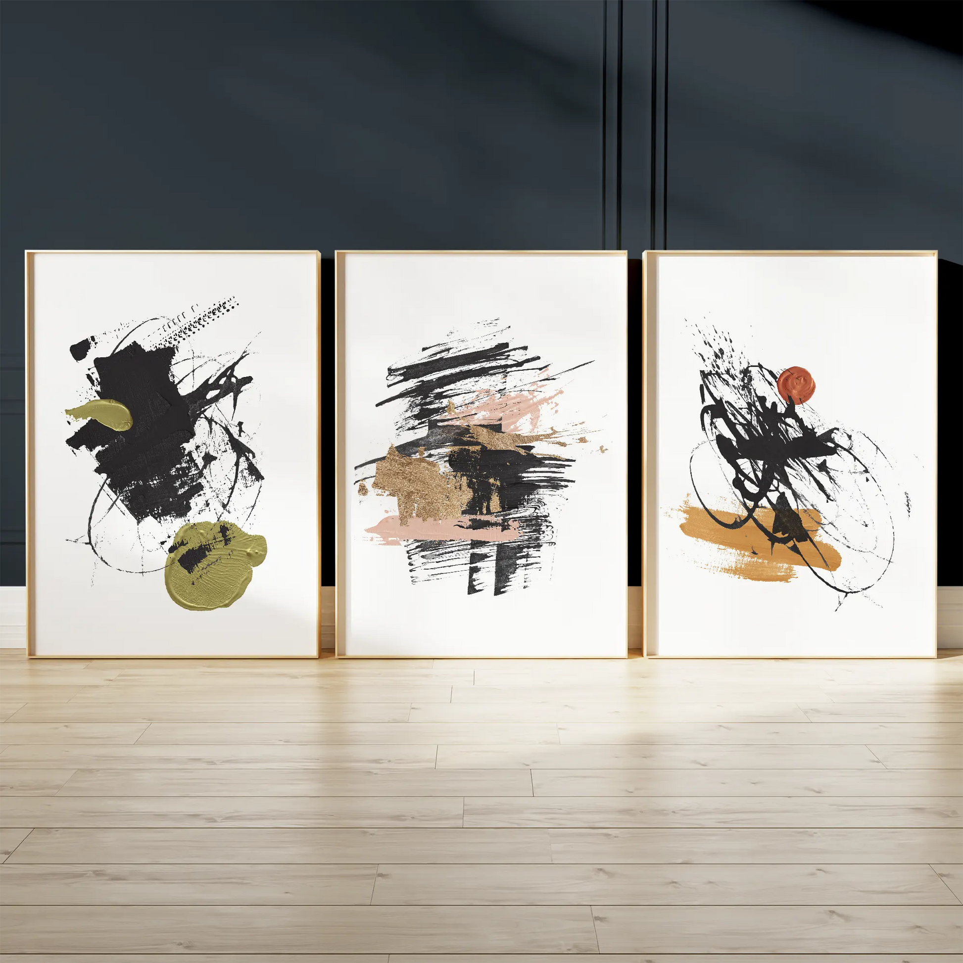 抽象的なブラッシュストロークとゴールドアクセントの北欧モダンアートポスター 3枚セット
