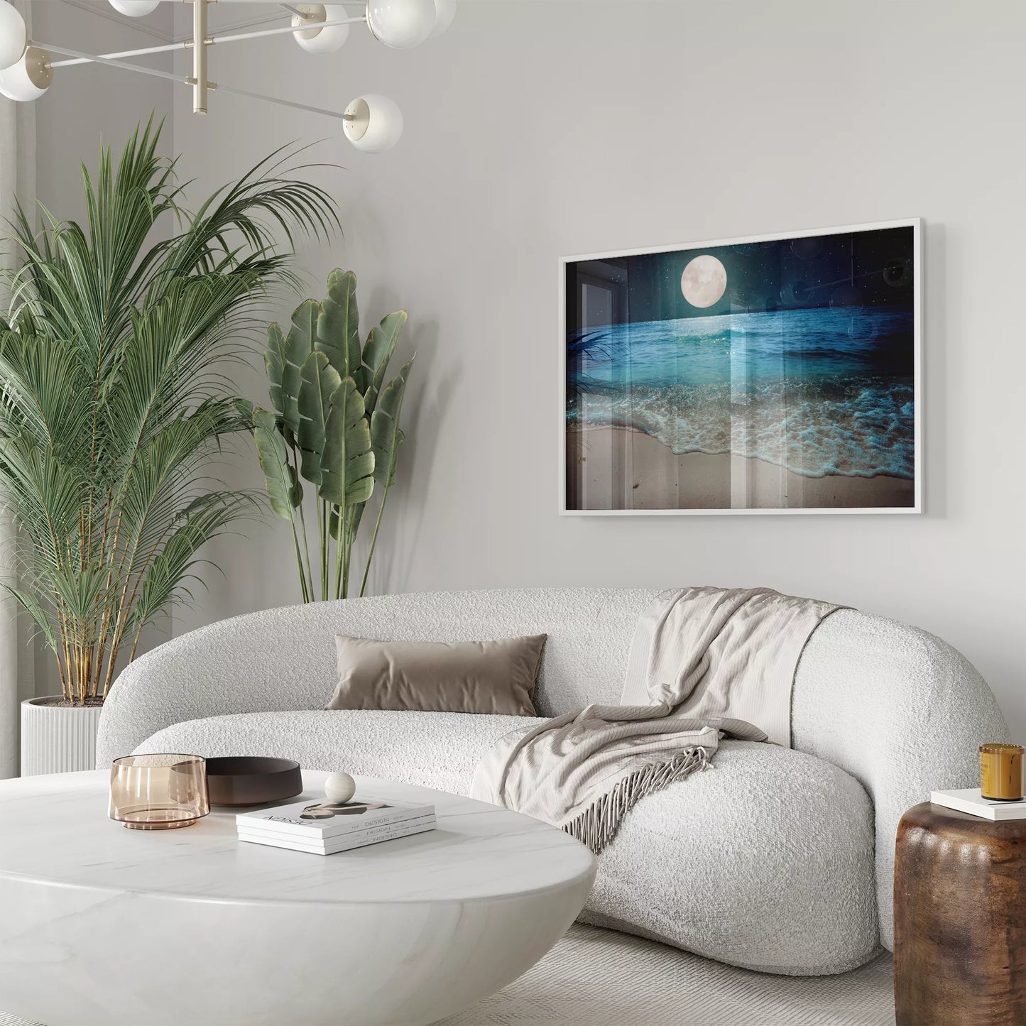 月光に照らされた夜の海辺、穏やかな波と満月の風景