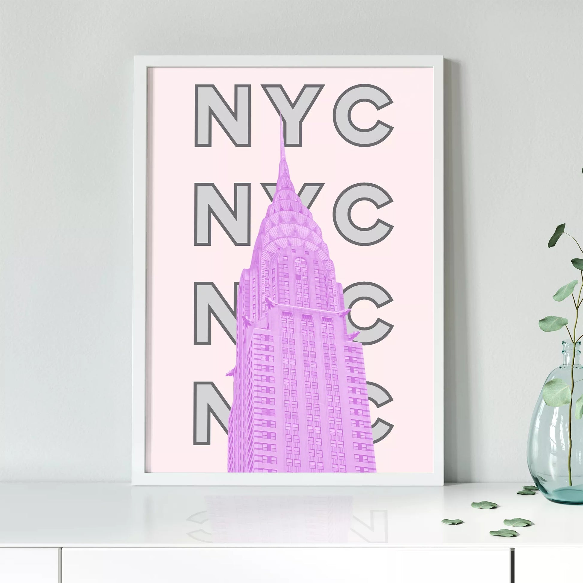 ピンク色のクライスラービルとNYCタイポグラフィーのモダンアート