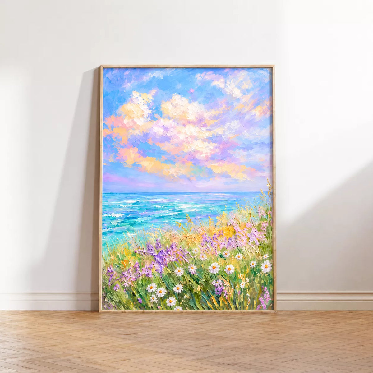 白と紫、黄色の花が咲く海辺とターコイズの海を描いた中央のポスター