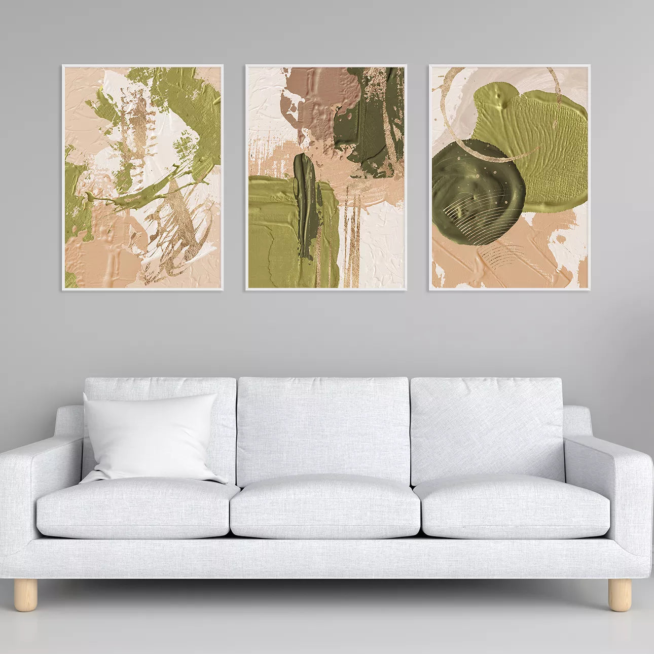 セージグリーンとベージュの抽象的な3連アート、金箔のアクセント付き