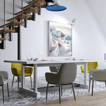 サントリーニ島の白壁の街並みと青いドームの教会、エーゲ海の景色