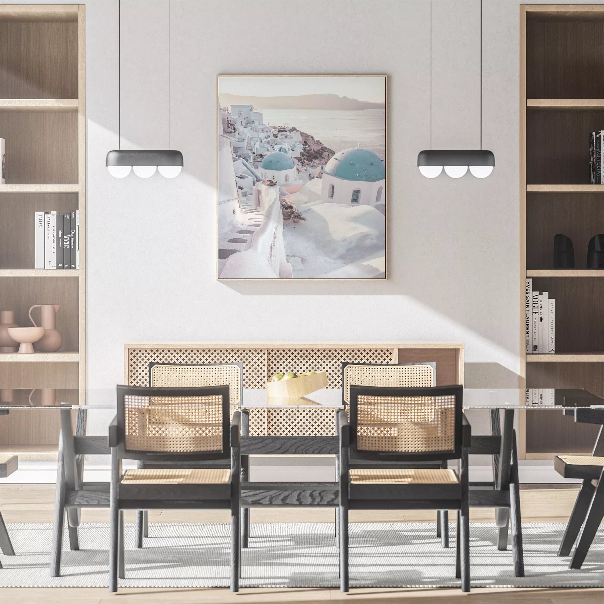 サントリーニ島の白壁の街並みと青いドームの教会、エーゲ海の景色