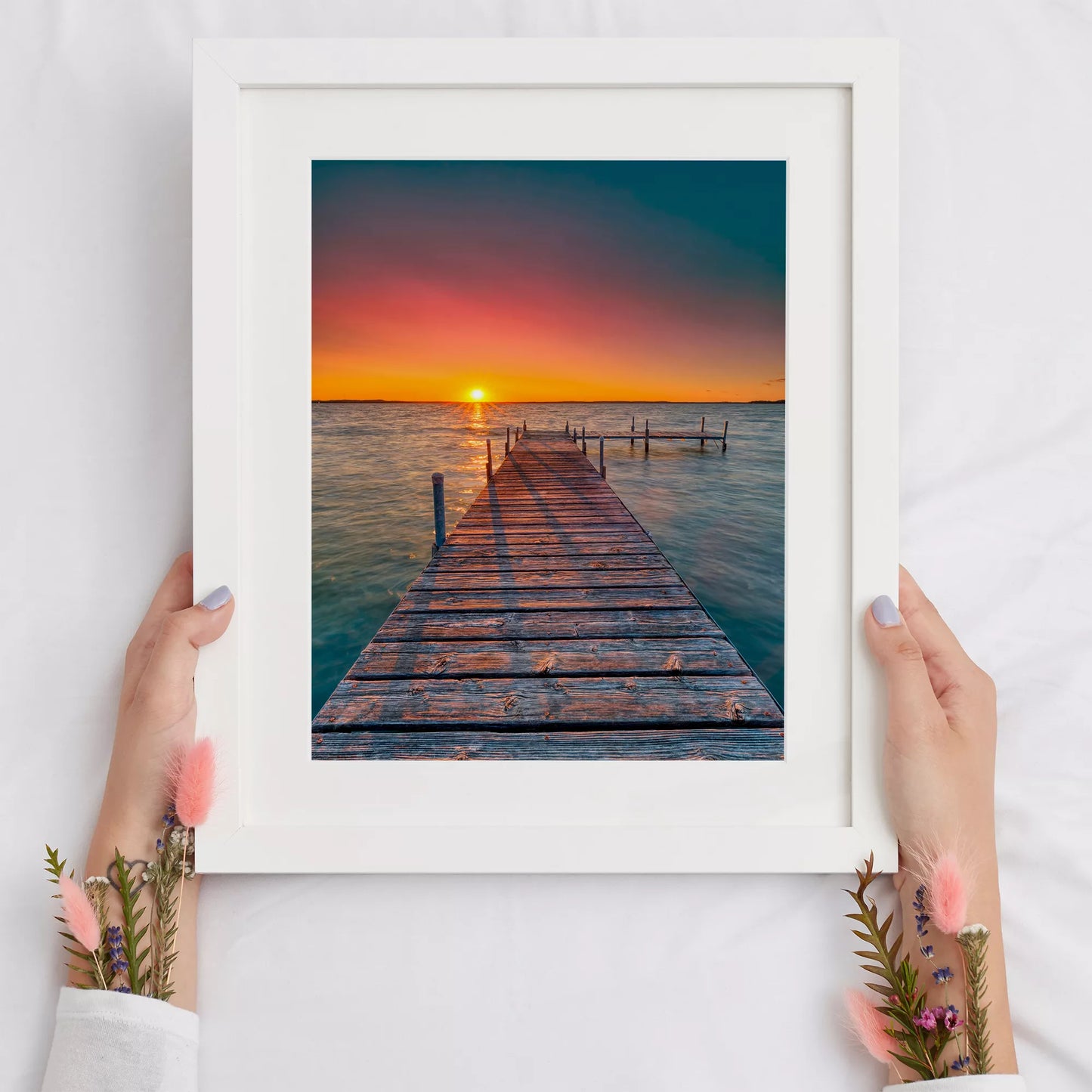 夕日が映える桟橋と海の風景アートプリント