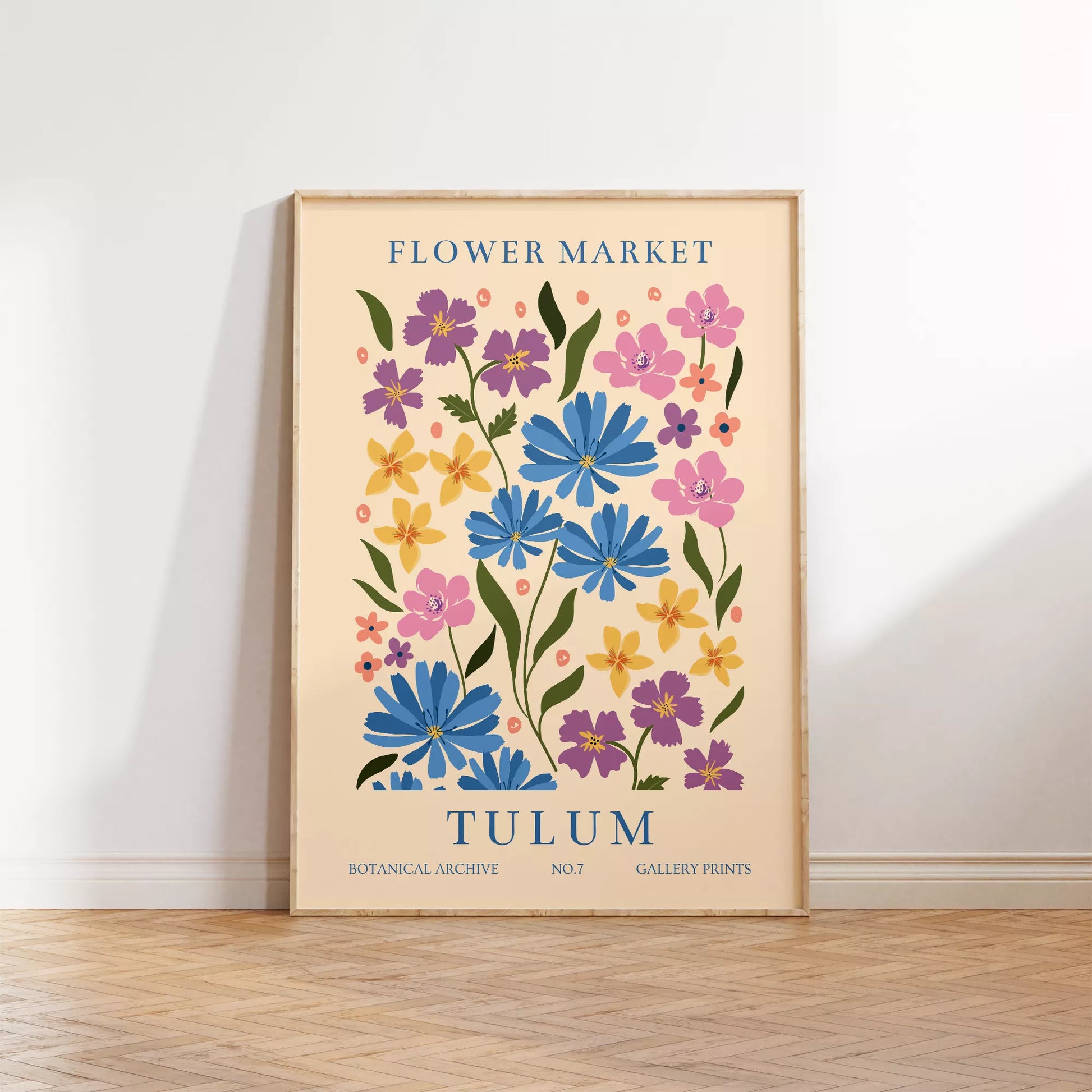 チュラムの花市場をイメージした青、紫、ピンクの花々が描かれたボタニカルアートポスター