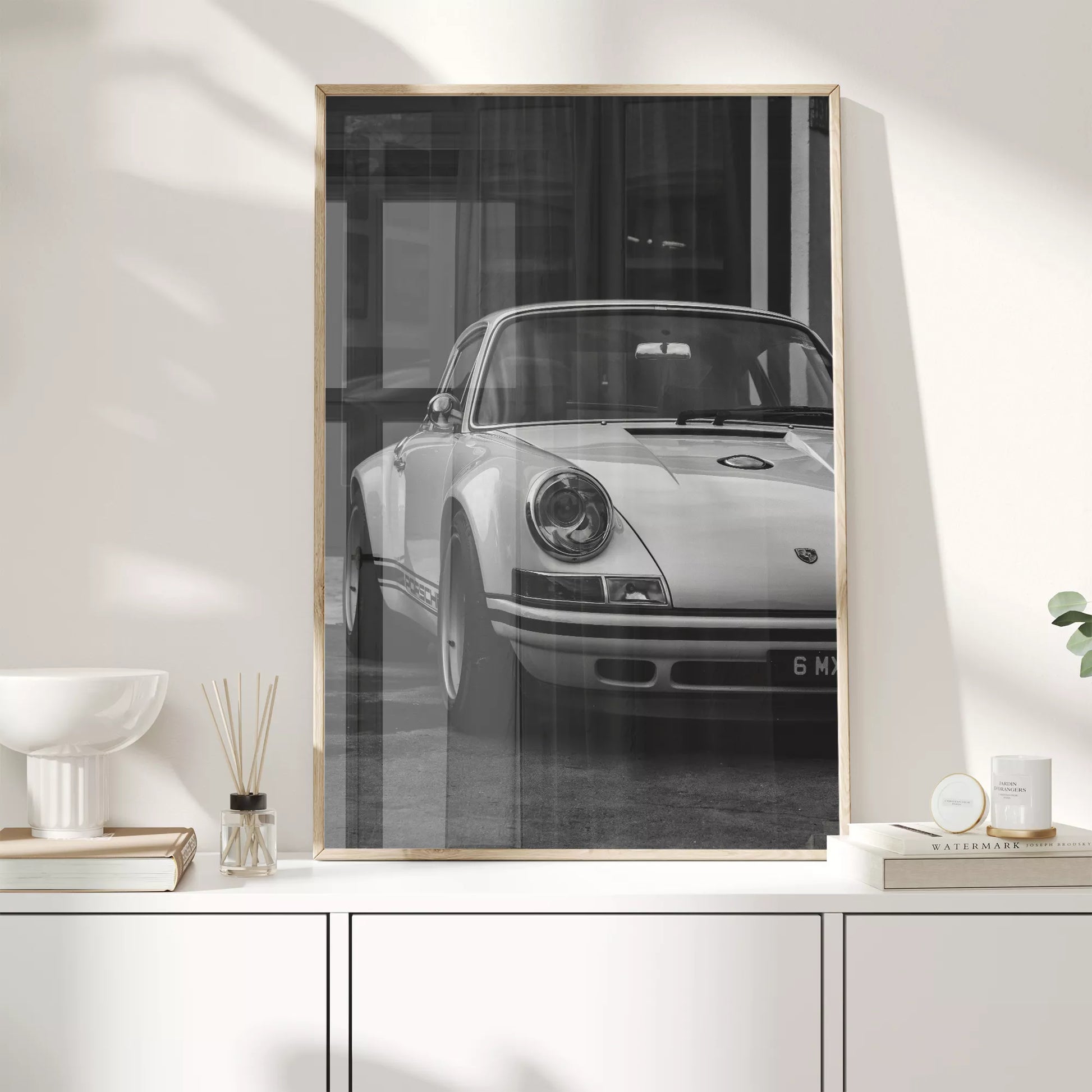 クラシックポルシェ911のモノクロームアート写真、フロント側から撮影