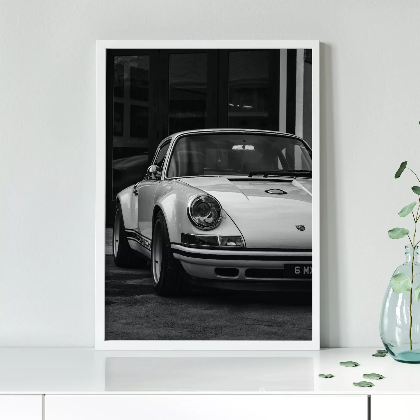 クラシックポルシェ911のモノクロームアート写真、フロント側から撮影
