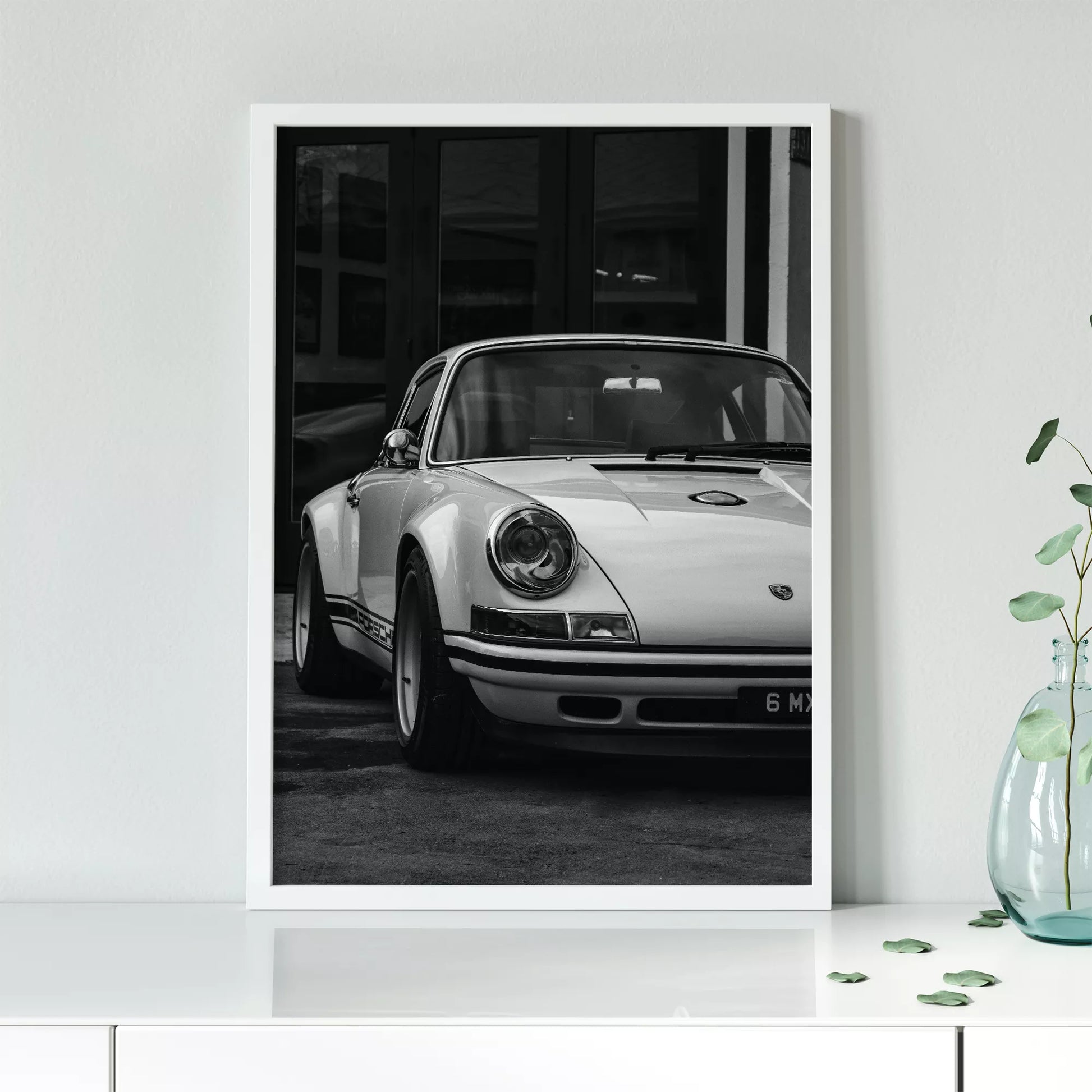 クラシックポルシェ911のモノクロームアート写真、フロント側から撮影
