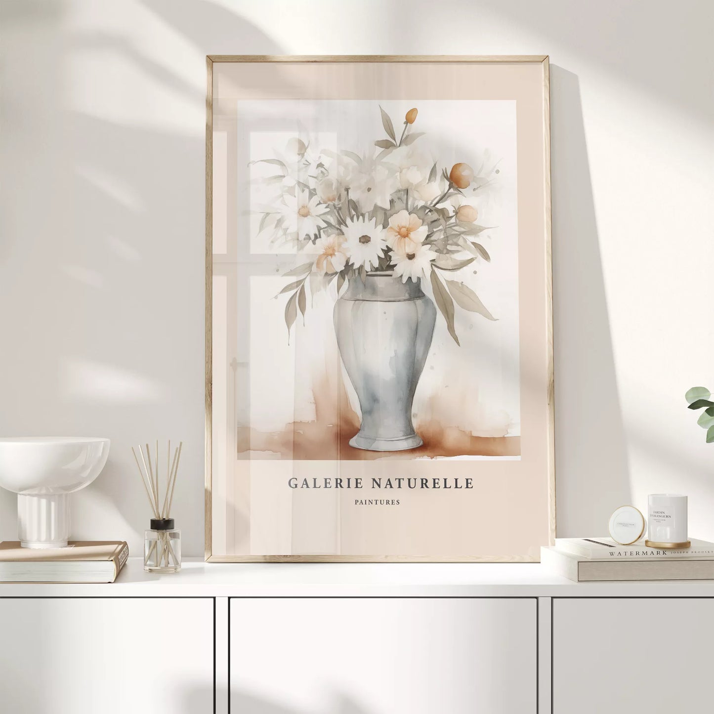 花瓶に活けられた水彩画風の花束アート