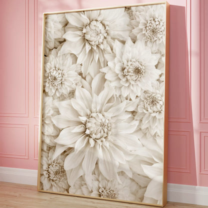 純白のダリアの花々が織りなす優雅なボタニカルアート