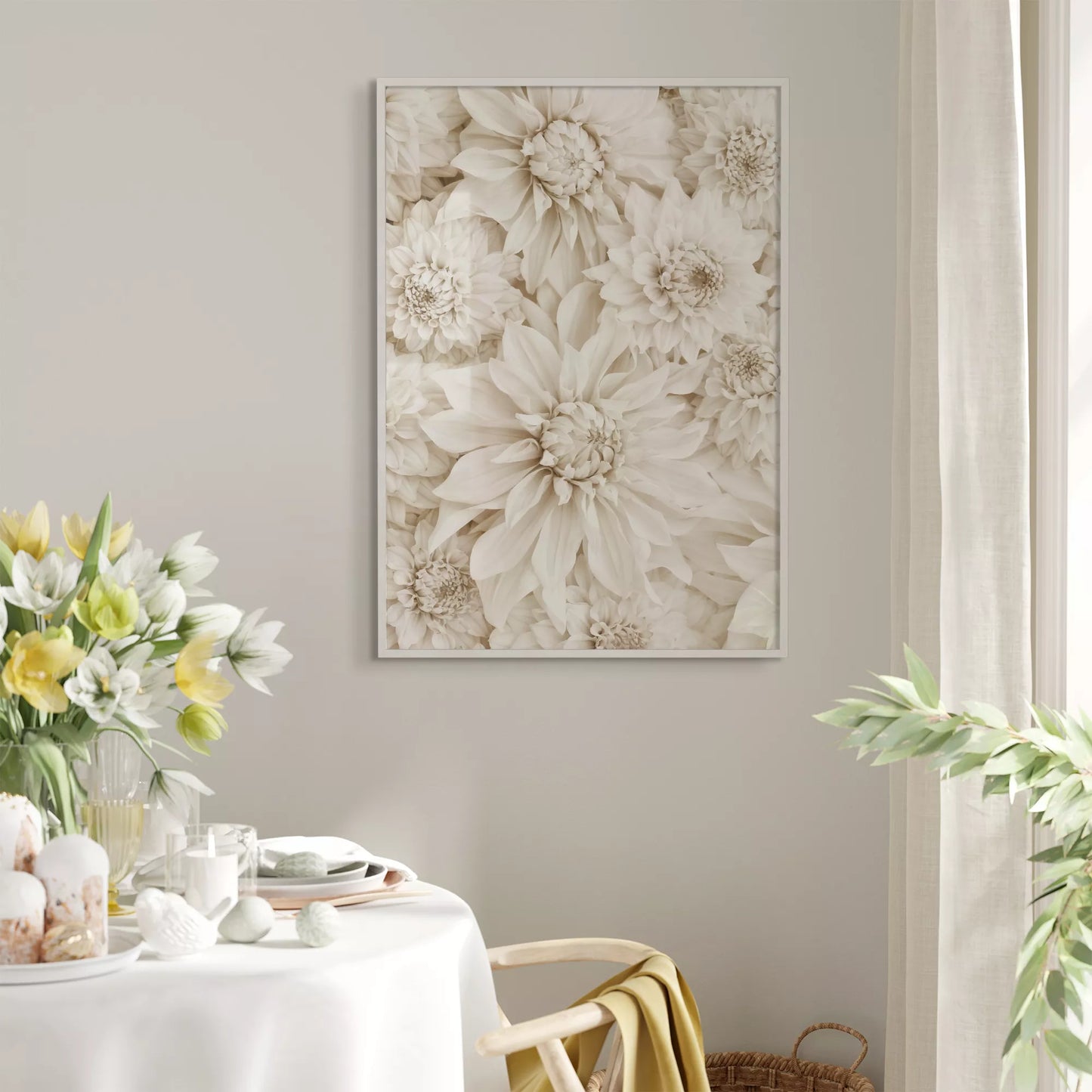 純白のダリアの花々が織りなす優雅なボタニカルアート