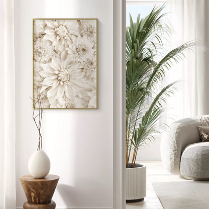 純白のダリアの花々が織りなす優雅なボタニカルアート